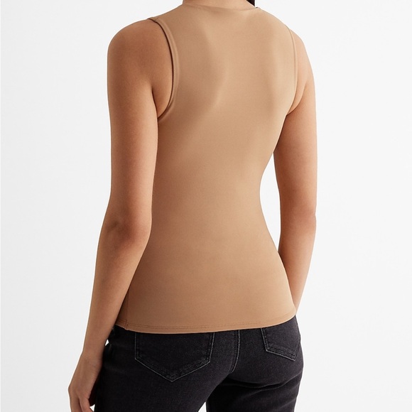 Express Body Contour Top - Picture 2 of 6